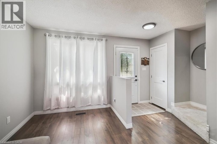 Photo 4 at 9 Inglewood Street, Brantford