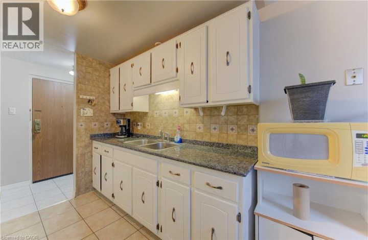 Photo 17 at 103 - 4 Avalon Place, Forest Hill, Kitchener
