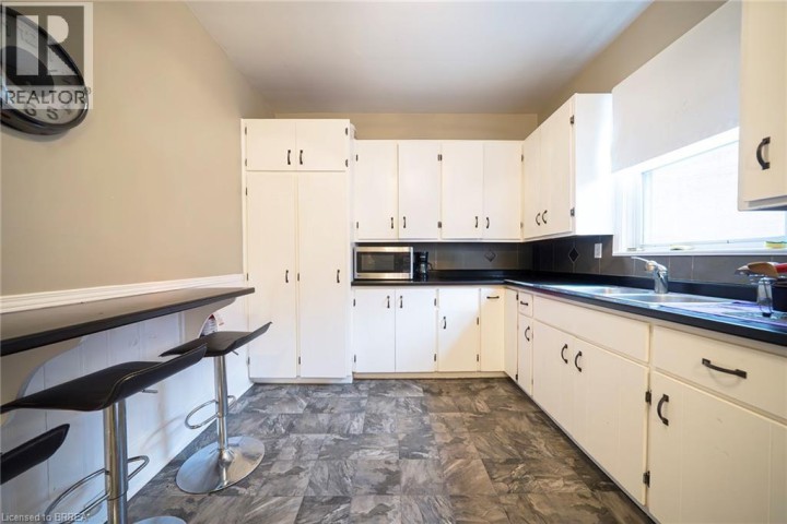 Photo 3 at 162 Murray Street, Brantford