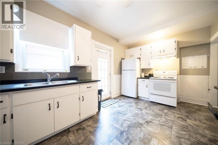 Photo 4 at 162 Murray Street, Brantford