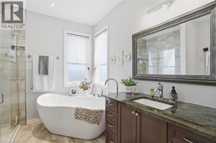 Photo 22 at 6 Macneil Court, Brantford