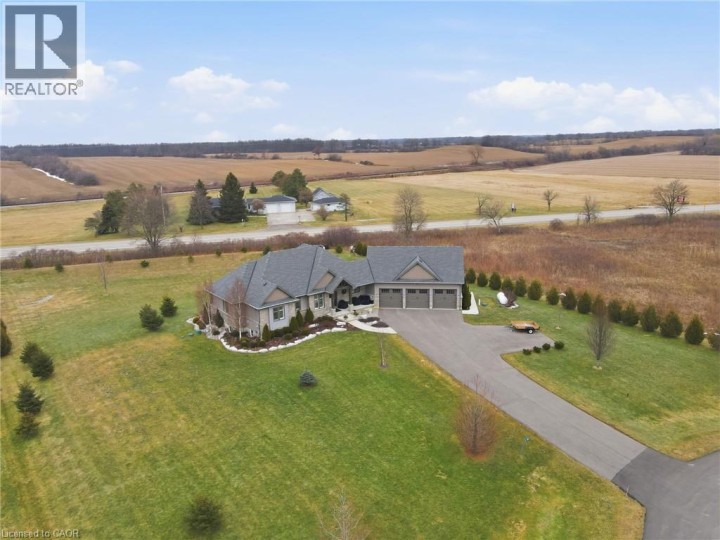 Photo 3 at 6 Macneil Court, Brantford