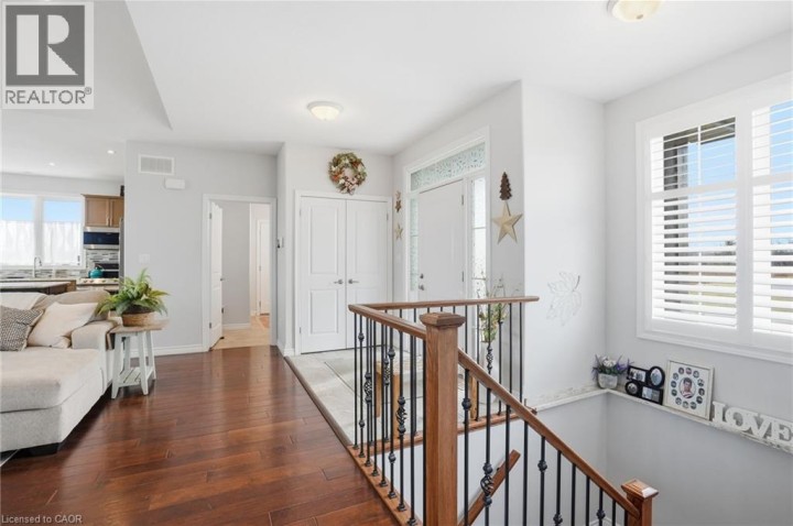 Photo 30 at 6 Macneil Court, Brantford