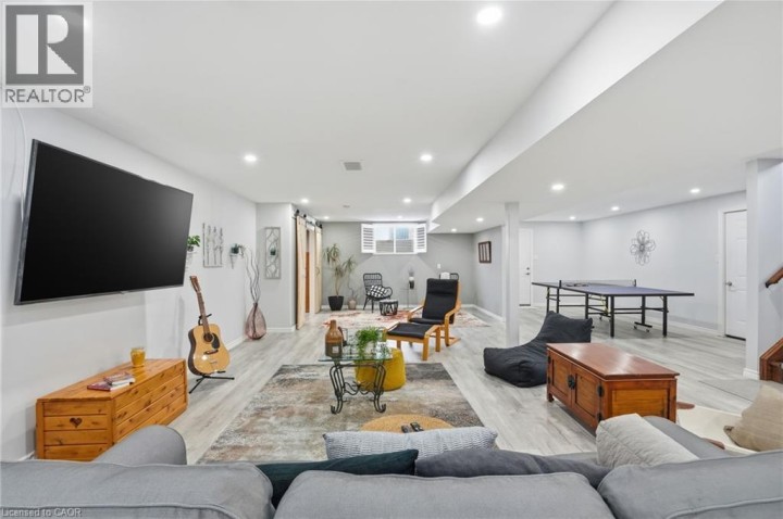 Photo 33 at 6 Macneil Court, Brantford