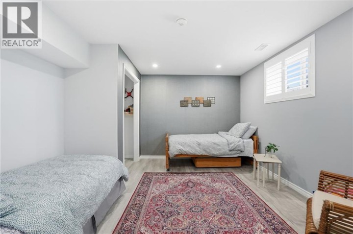 Photo 38 at 6 Macneil Court, Brantford