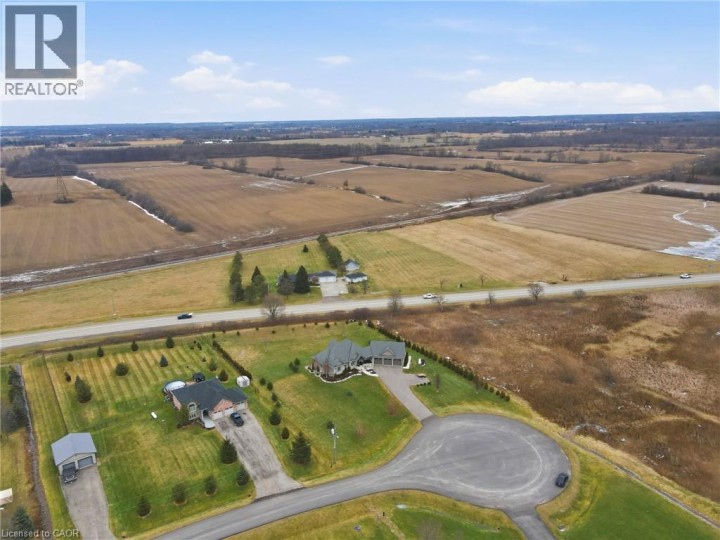 Photo 4 at 6 Macneil Court, Brantford