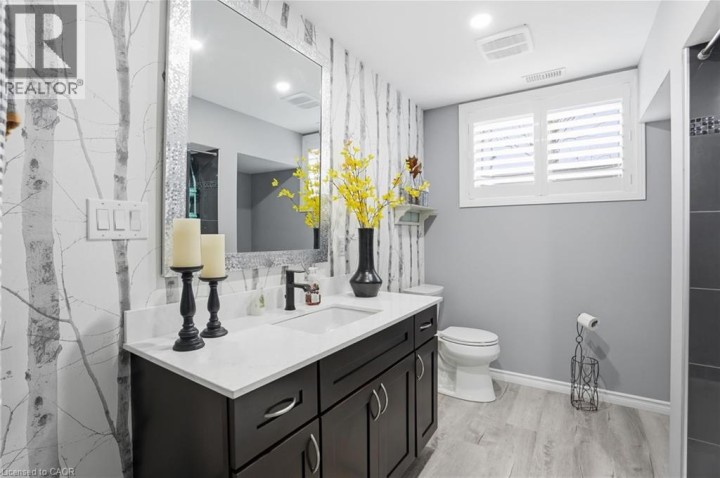 Photo 40 at 6 Macneil Court, Brantford