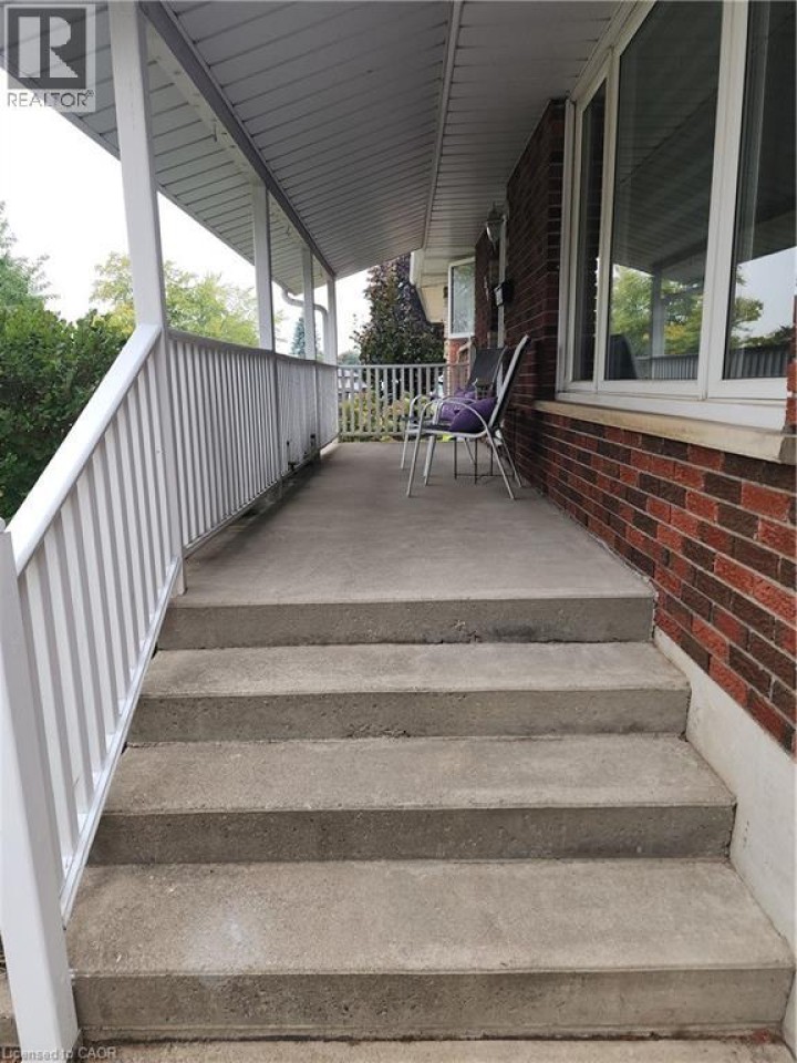 Photo 7 at 130 Balmoral Drive, Brantford