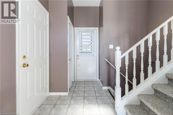 Photo 5 at 5 Cork Crescent, Brantford