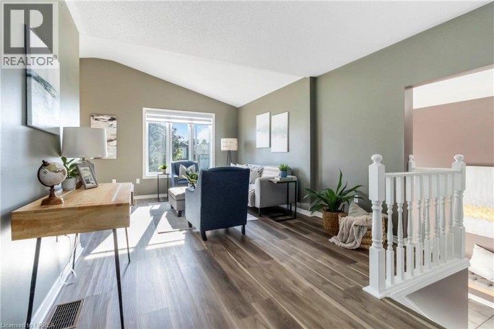 Photo 7 at 5 Cork Crescent, Brantford