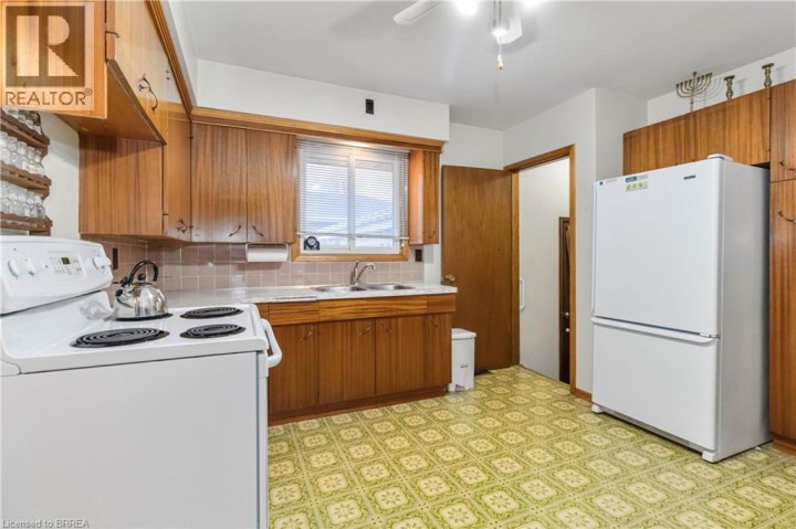 Photo 13 at 16 Paris Road, Brantford