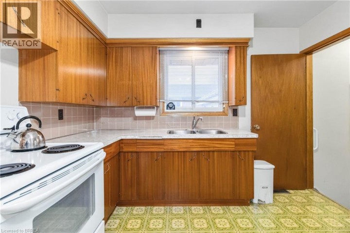 Photo 14 at 16 Paris Road, Brantford