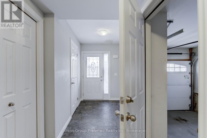 Photo 7 at 3 - 176 Ferguson Drive, Woodstock - South, Woodstock