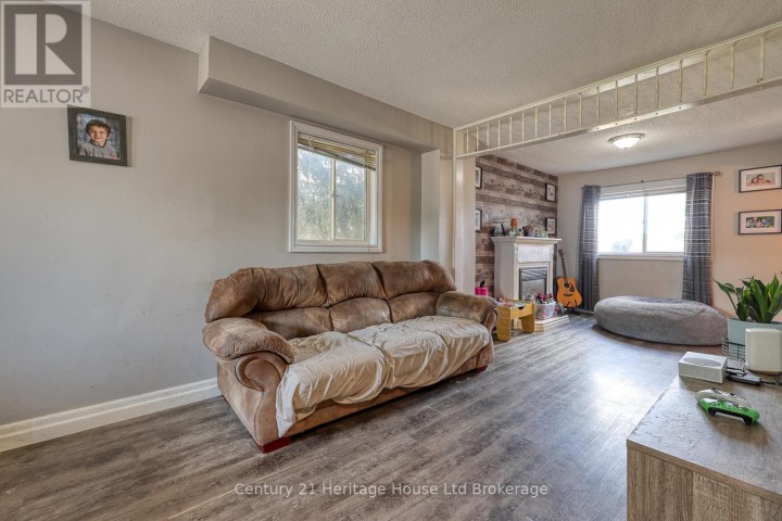 Photo 8 at 60 Canrobert Street, Woodstock - South, Woodstock