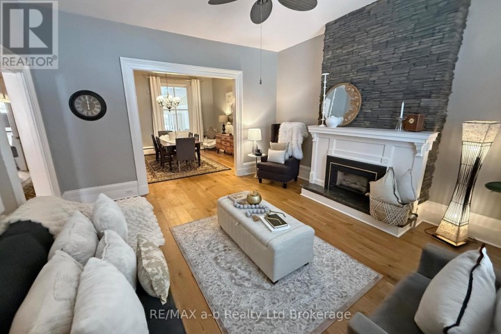Photo 13 at 63 Vansittart Avenue, Woodstock - North, Woodstock