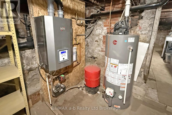 Photo 36 at 63 Vansittart Avenue, Woodstock - North, Woodstock