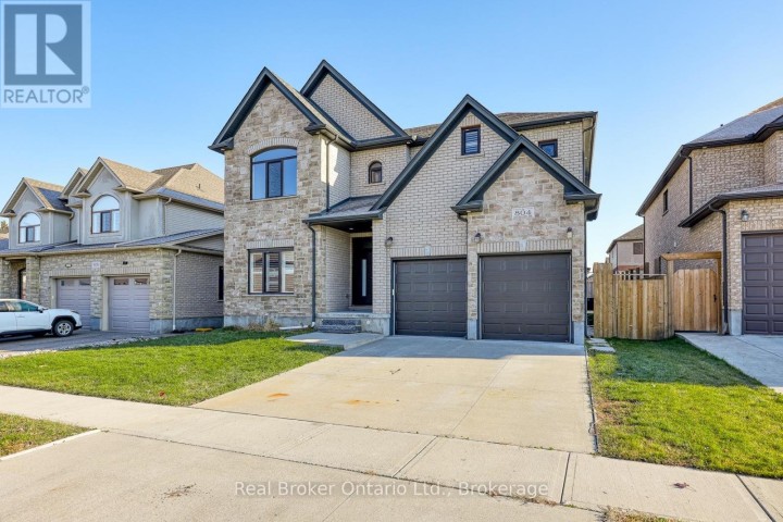 Photo 3 at 804 Normandy Drive, Woodstock - North, Woodstock