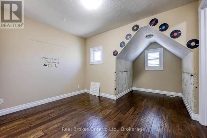 Photo 33 at 804 Normandy Drive, Woodstock - North, Woodstock