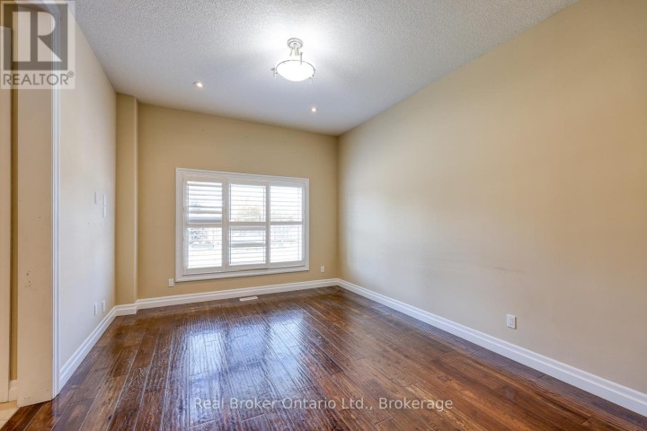 Photo 5 at 804 Normandy Drive, Woodstock - North, Woodstock