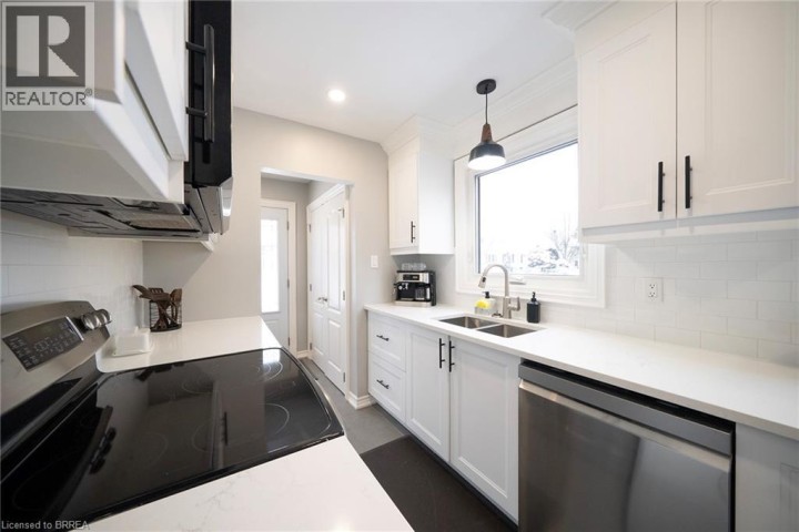 Photo 10 at 60 Banbury Road, Brantford