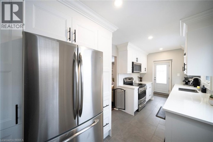 Photo 11 at 60 Banbury Road, Brantford