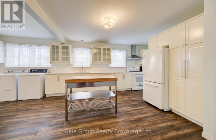 Photo 15 at 14 Grandview Street, Brantford