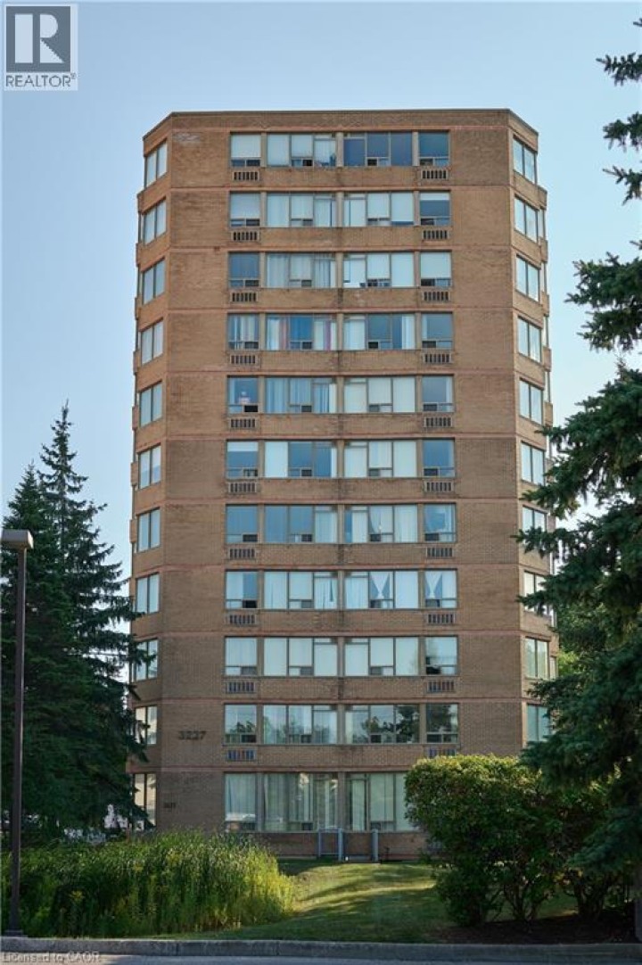 Photo 2 at 909 - 3227 King Street, Chicopee / Freeport, Kitchener