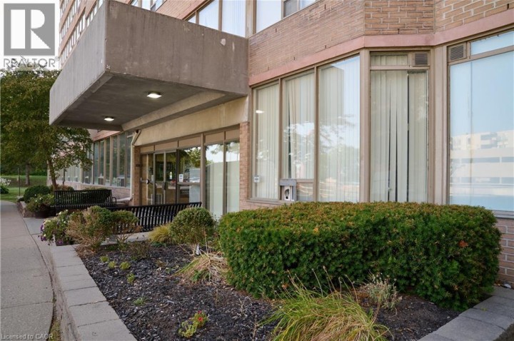 Photo 3 at 909 - 3227 King Street, Chicopee / Freeport, Kitchener