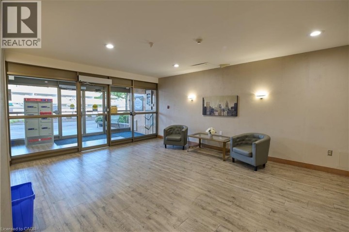 Photo 6 at 909 - 3227 King Street, Chicopee / Freeport, Kitchener