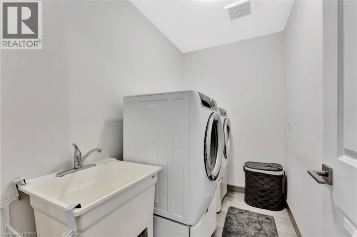 Photo 18 at 16 Cumberland Street, Brantford