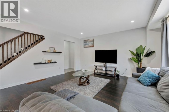 Photo 8 at 16 Cumberland Street, Brantford