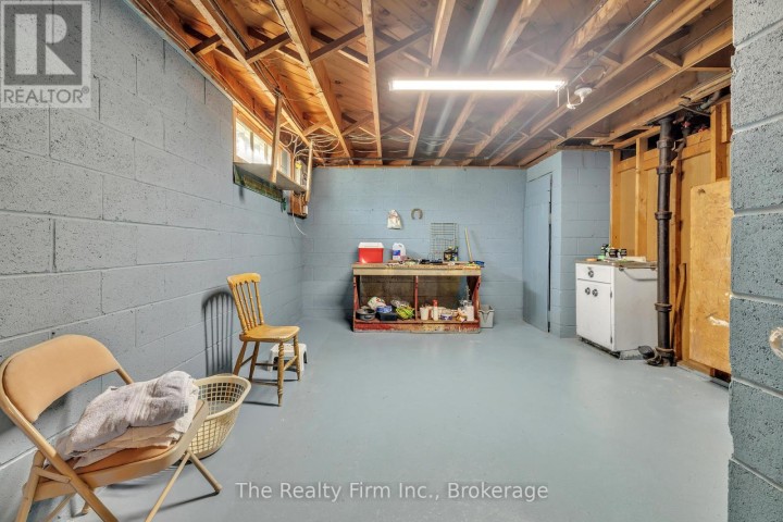 Photo 20 at 1 Earlscourt Crescent, Woodstock - North, Woodstock