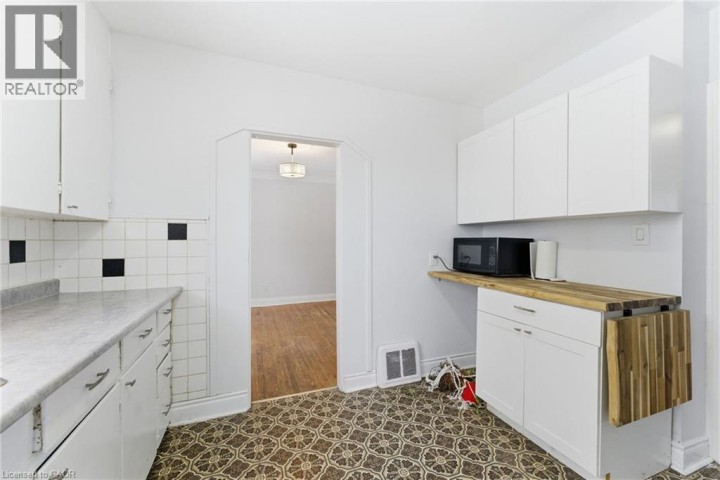 Photo 10 at 25 Aberdeen Avenue, Brantford