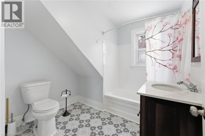 Photo 15 at 25 Aberdeen Avenue, Brantford