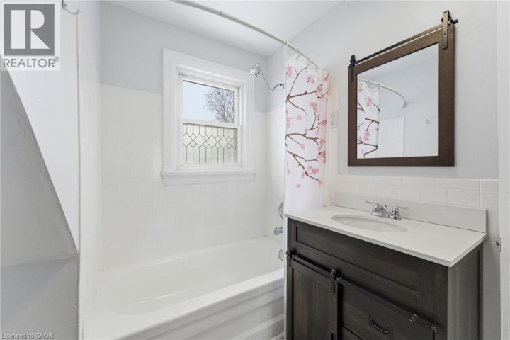 Photo 16 at 25 Aberdeen Avenue, Brantford