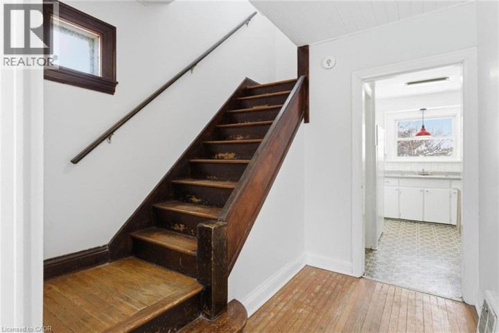 Photo 5 at 25 Aberdeen Avenue, Brantford