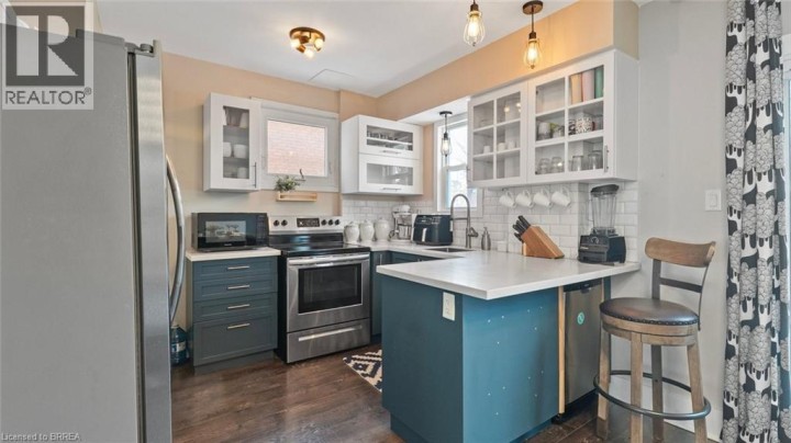 Photo 16 at 48 BEALE Street 2, Woodstock