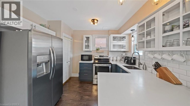 Photo 17 at 48 BEALE Street 2, Woodstock