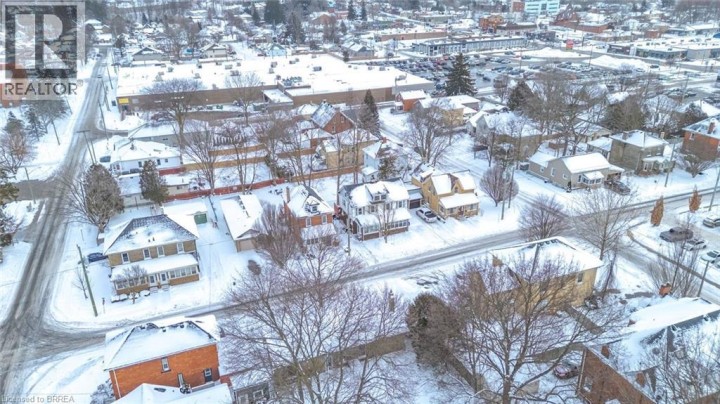 Photo 7 at 48 BEALE Street 2, Woodstock