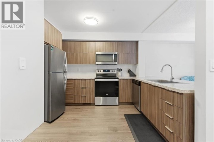 Photo 6 at 33 Raleigh A Street, Brantford