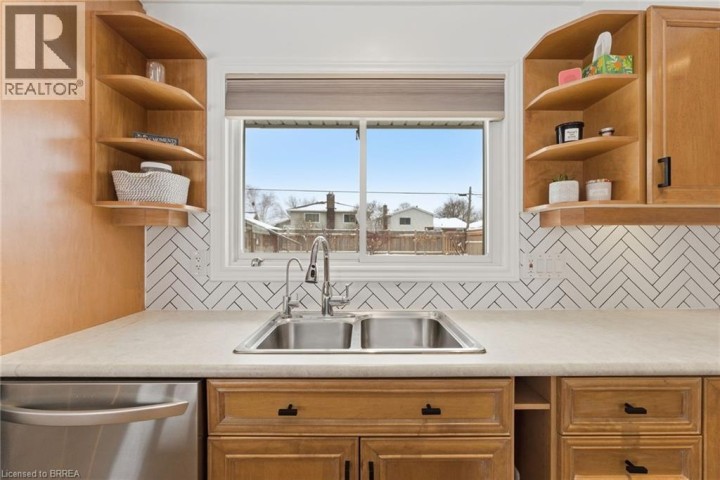 Photo 11 at 35 Hickery Place, Brantford