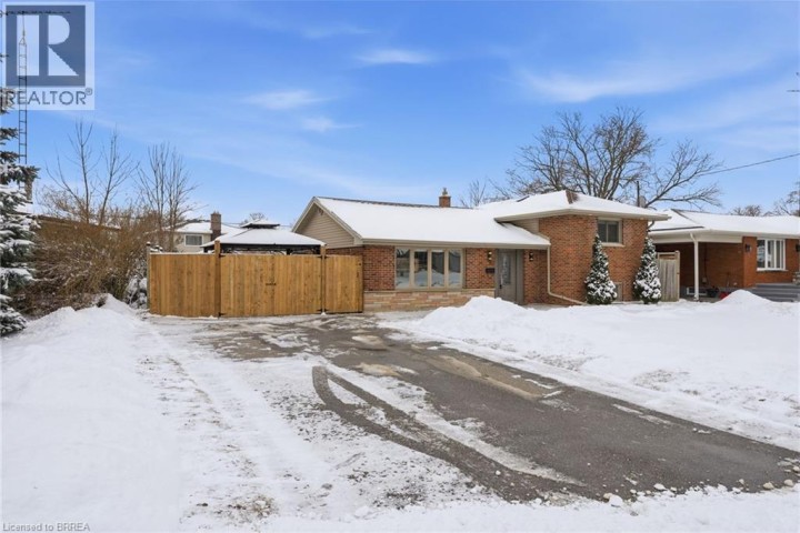 Photo 3 at 35 Hickery Place, Brantford