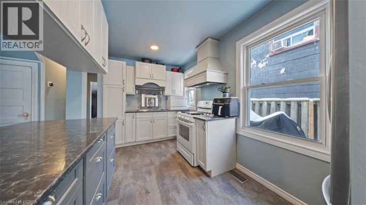 Photo 6 at 80 Aberdeen Avenue, Brantford