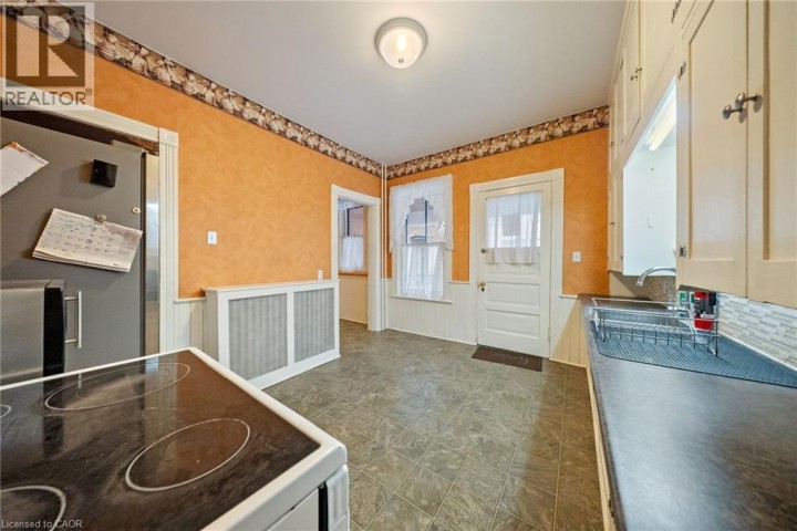 Photo 10 at 41 Wellington Street S, Woodstock