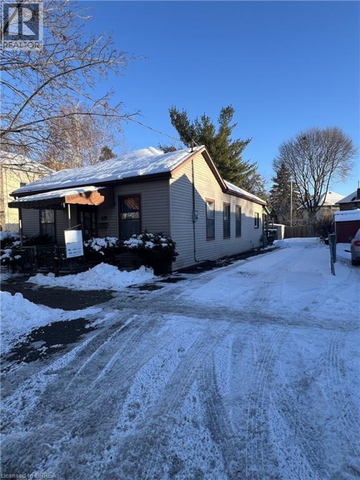 Photo 3 at 49 Pearl Street, Brantford