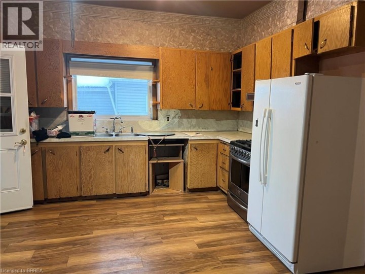 Photo 4 at 49 Pearl Street, Brantford