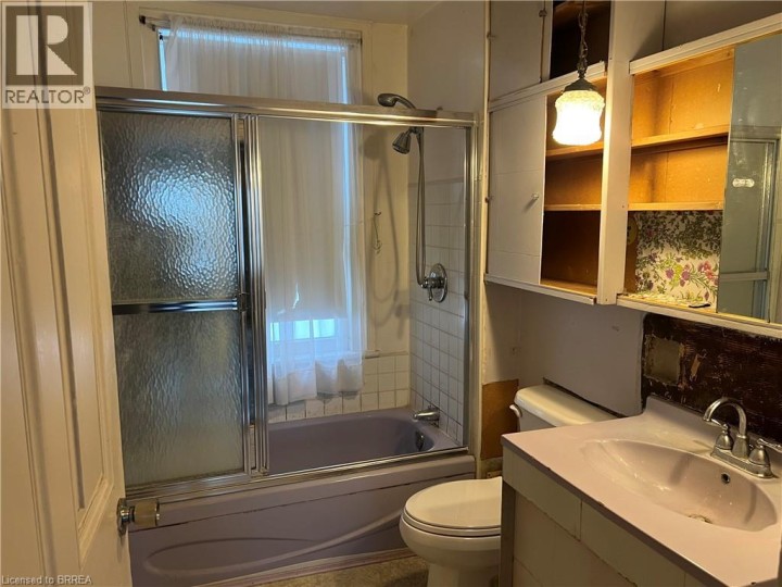 Photo 7 at 49 Pearl Street, Brantford