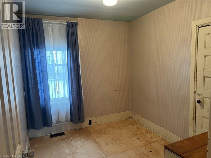 Photo 9 at 49 Pearl Street, Brantford