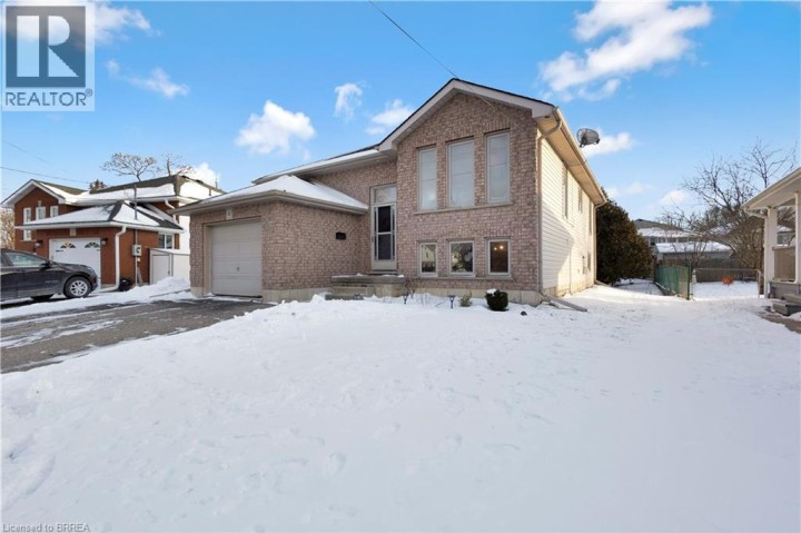 Photo 2 at 4 Baldwin Avenue, Brantford