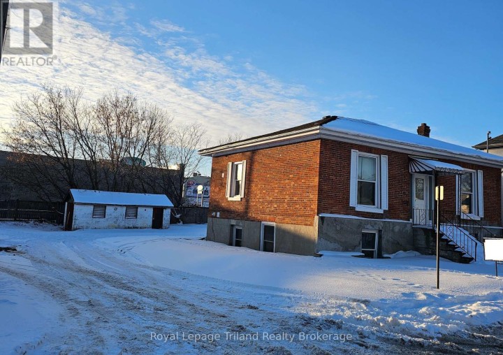 Photo 2 at 18 Chapel Street, Woodstock - South, Woodstock